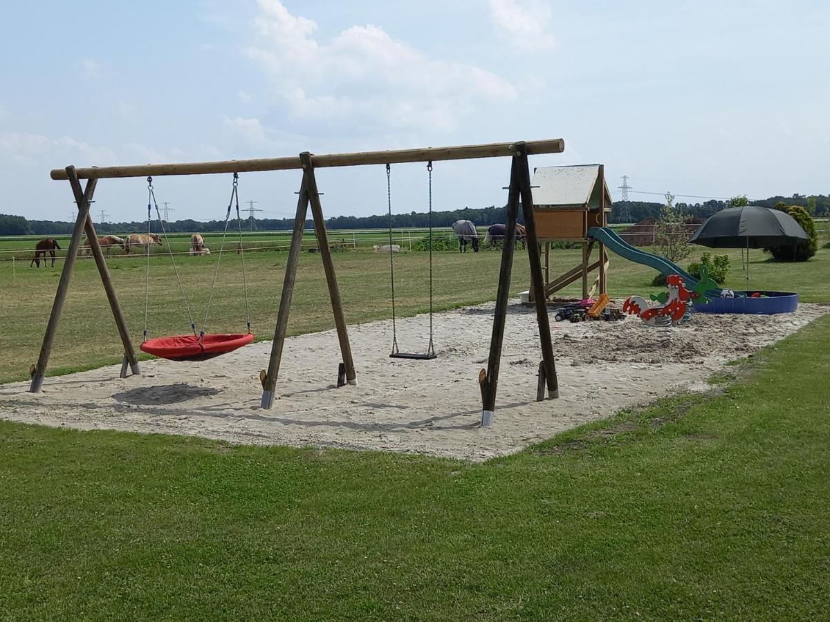 Luxury tent Comfort Safaritent 6 Pers En Mini Zwiggelte